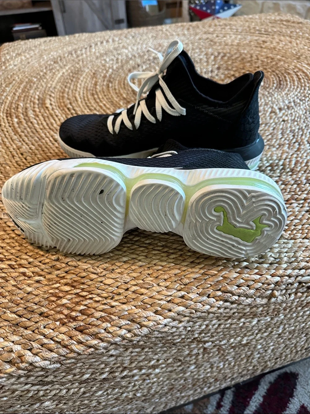 Nike LeBron XVI Men’s Black Athletic Shoes size 10